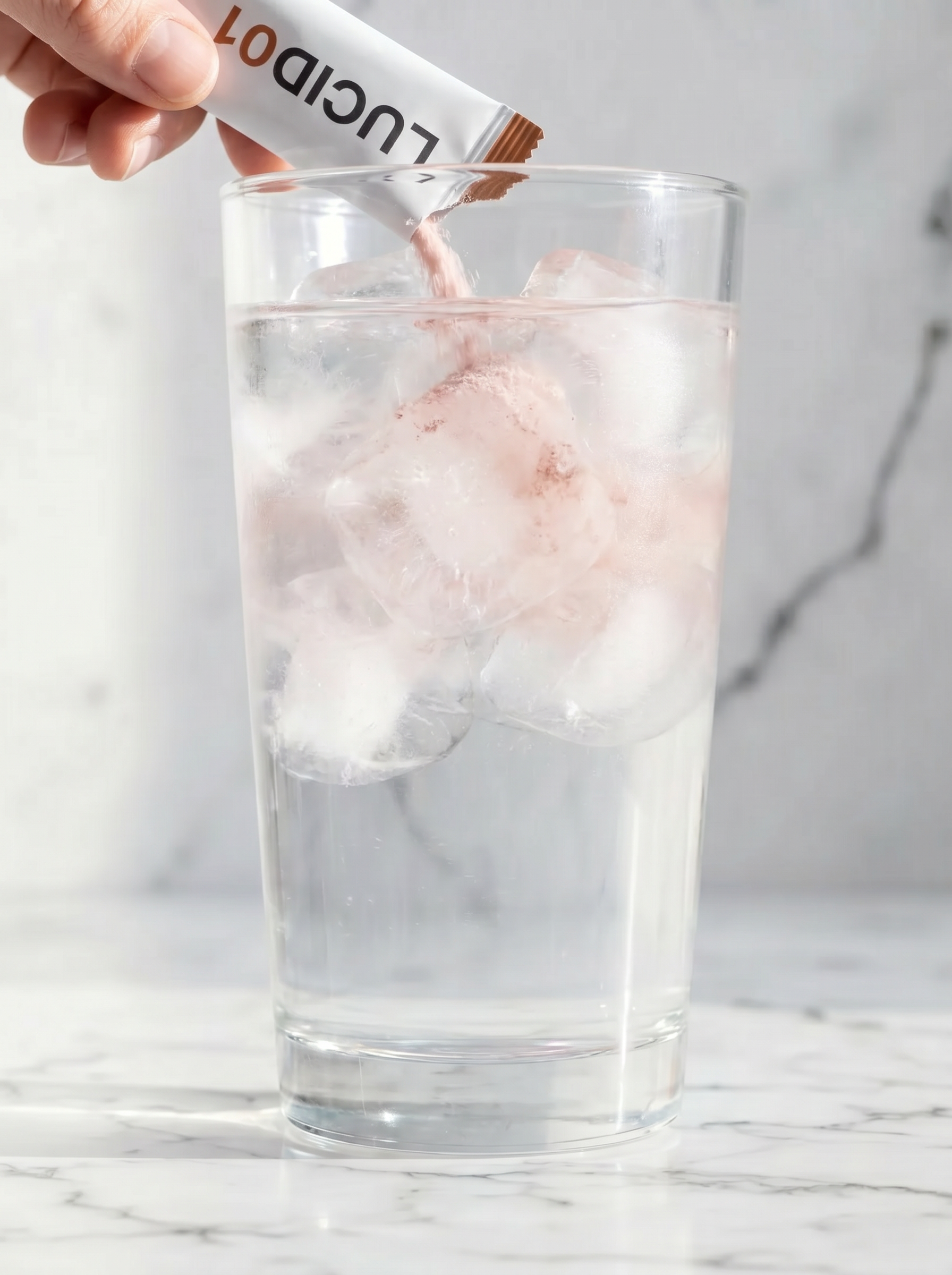 Verse ton stick dans un grand verre d'eau